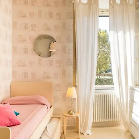 Marta & Matteo Walls Promenade Apartment