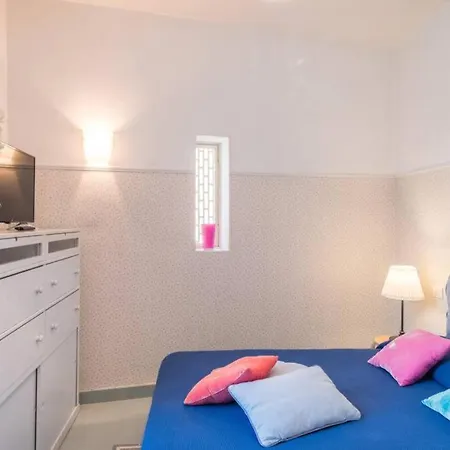 Marta & Matteo Walls Promenade Apartment *