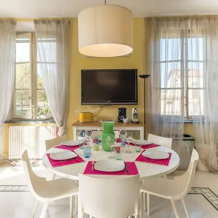 Marta & Matteo Walls Promenade Apartment *
