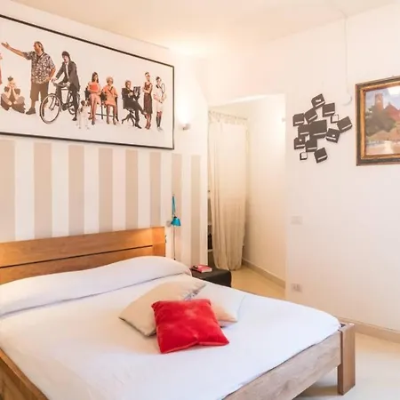 Marta & Matteo Walls Promenade Apartment Lucca